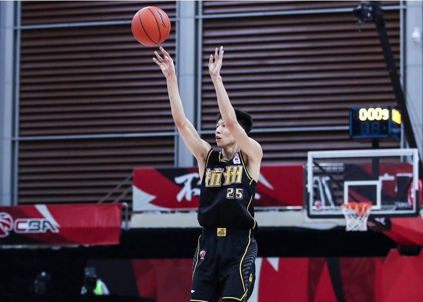 今夜广东宏远状态回暖——足总杯节点到来，压力陡增，赛程密集仍需轮换(天朗蔚蓝东庭户型图)